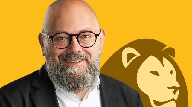 steven met logo leeuw